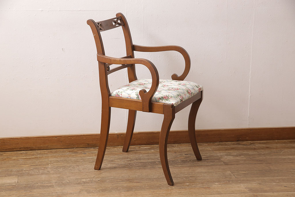 ヨーロッパアンティーク　マホガニー材　曲線的なデザインが美しいアームチェア(ダイニングチェア、椅子、イス)(R-052952)
