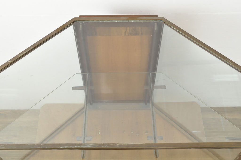 フランスアンティーク　六角形のフォルムが珍しい!フレームに真鍮が使われているガラスケース(ショーケース、陳列棚、店舗什器)(R-052965)
