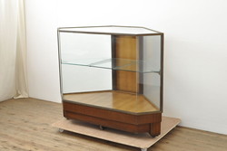 イギリスアンティーク　高級品!　オーク材　凝った作りがお洒落なステンドガラス入りのビューローキャビネット(サイドボード、飾り棚、収納棚)(R-050445)