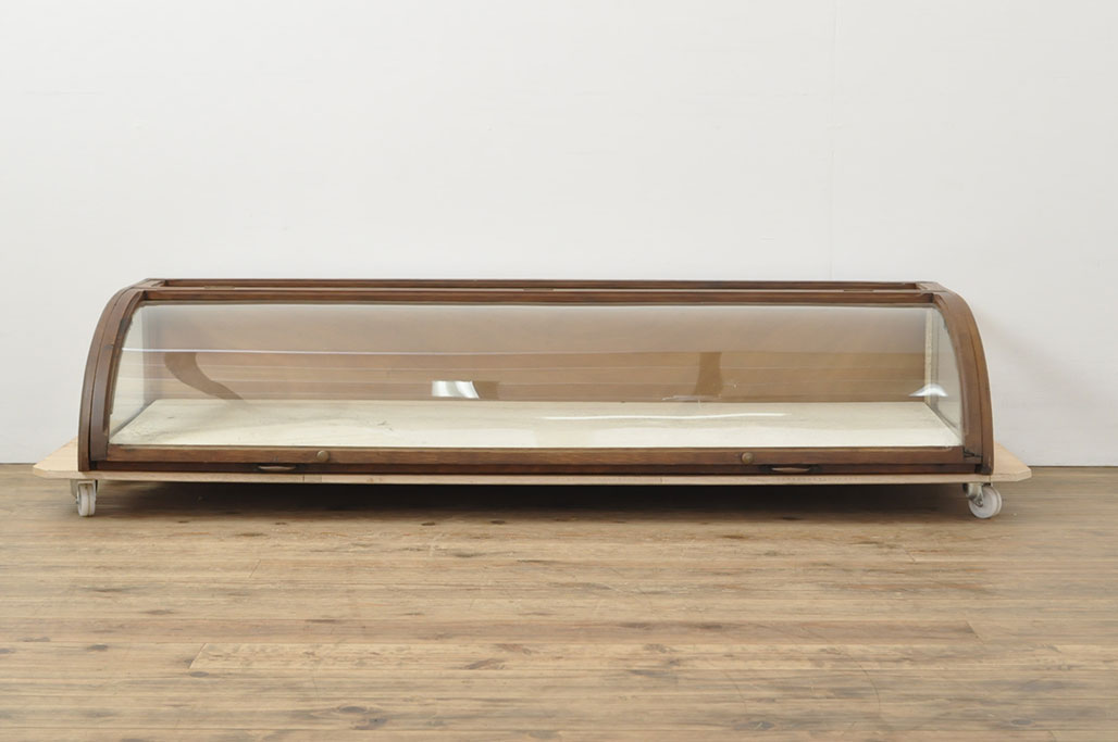 フランスアンティーク　木枠がナチュラルやカントリーテイストにぴったりな、Rガラス卓上ショーケース(ガラスケース、店舗什器、曲げガラス)(R-052976)