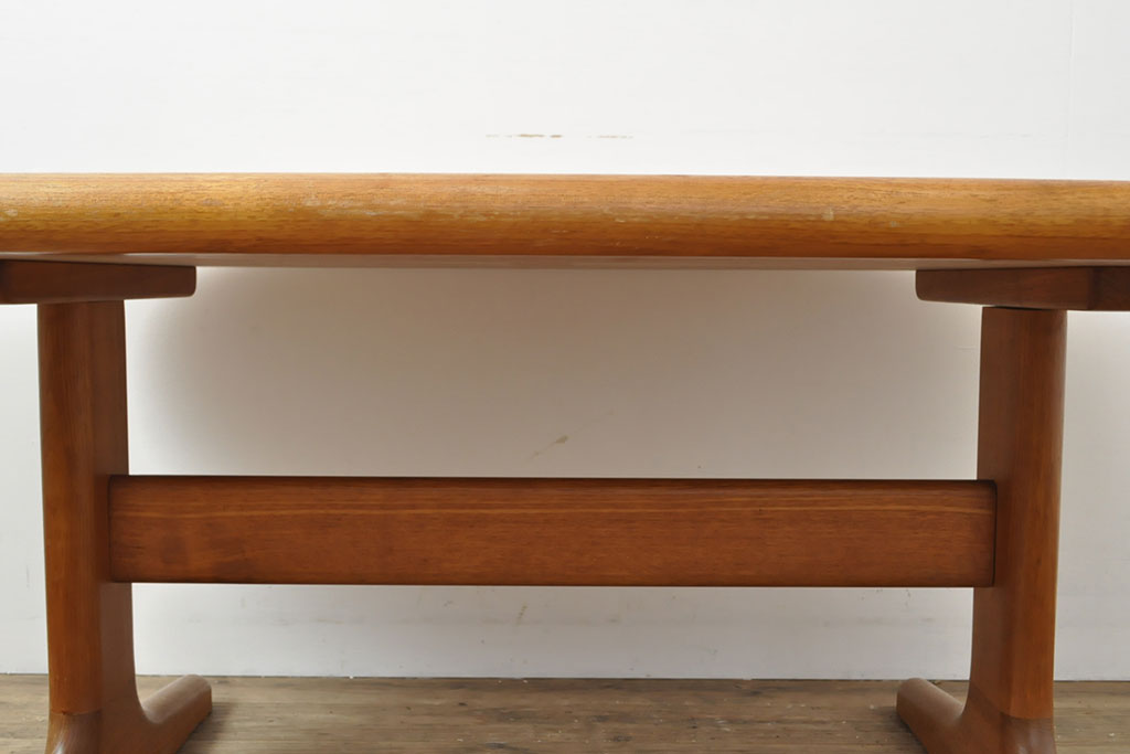 北欧ビンテージ　チーク無垢材　丸みを帯びたデザインがかわいらしいローテーブル(リビングテーブル、センターテーブル、ヴィンテージ)(R-053021)