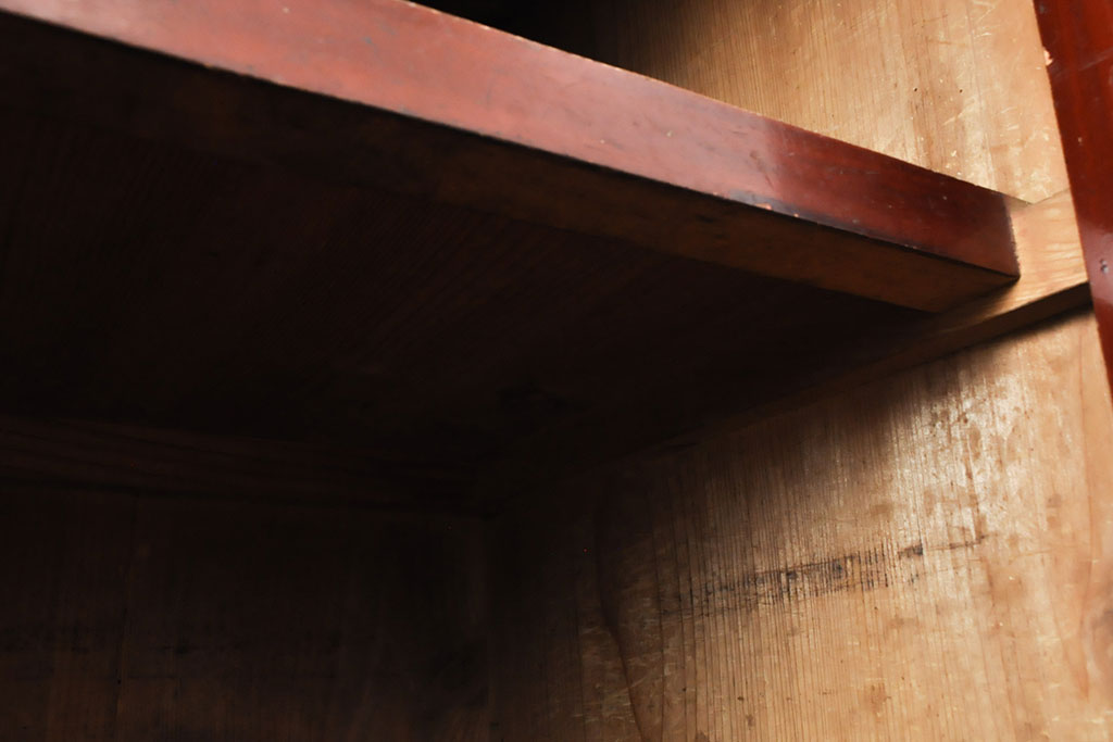和製アンティーク　和モダンなお部屋にぴったりのツートンカラーが目を引く重ね水屋箪笥・上段(収納棚、戸棚、食器棚、サイドボード)(R-053024)