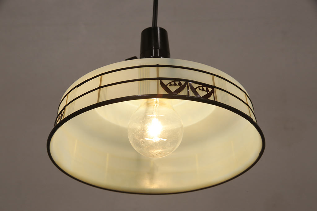 和製アンティーク　ベークライト製　スズランの装飾がアクセントになる天井照明(吊り下げ照明、ペンダントライト)(R-053426)