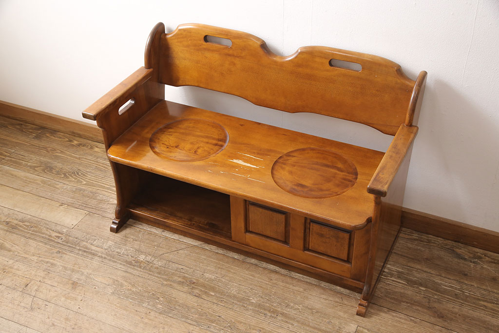 中古　民芸家具　カバ材(樺材)　ほっこりとした温かみのある空間づくりにおすすめなベンチ(アーム付きベンチ、2人掛け、二人掛け、長椅子、板座)(R-053533)