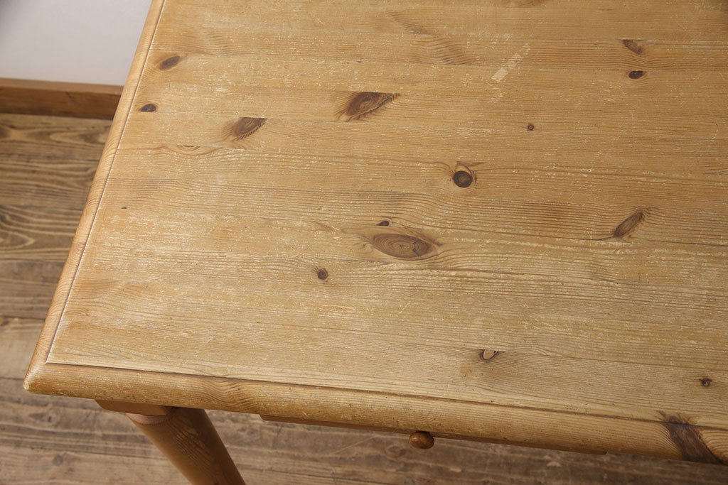 中古　シャルドネ(CHARDONNAY)　パイン材　両面引き出し　木の質感や木目を生かしたデザインが素敵なダイニングテーブル(作業台、食卓、2人掛け、4人掛け)(R-053537)