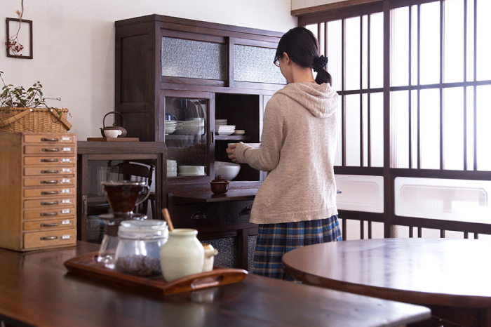 アンティーク食器棚　ダイニング