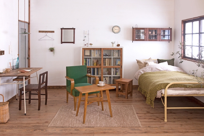 小振りなレトロ家具でスッキリ見せる一人暮らしのインテリア アンティークの部屋 インテリア実例 アンティーク家具のラフジュ工房