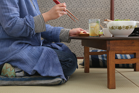 ちゃぶ台の食事の高さ