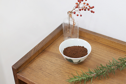 コーヒーの出がらしで玄関の消臭