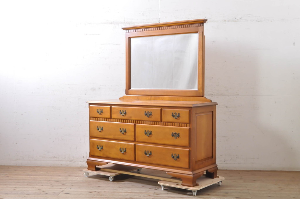 中古　美品　横浜ダニエル(daniel)　アーリーアメリカンシリーズ　A-104　 A-401吊り鏡　気品漂う洗練されたデザインが魅力的なドレッサー(吊鏡、鏡台、化粧台、ミラー,ドレッシングチェスト)(定価約68万円)(R-072821)