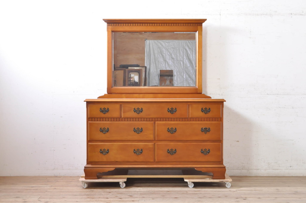 中古　美品　横浜ダニエル(daniel)　アーリーアメリカンシリーズ　A-104　 A-401吊り鏡　気品漂う洗練されたデザインが魅力的なドレッサー(吊鏡、鏡台、化粧台、ミラー,ドレッシングチェスト)(定価約68万円)(R-072821)