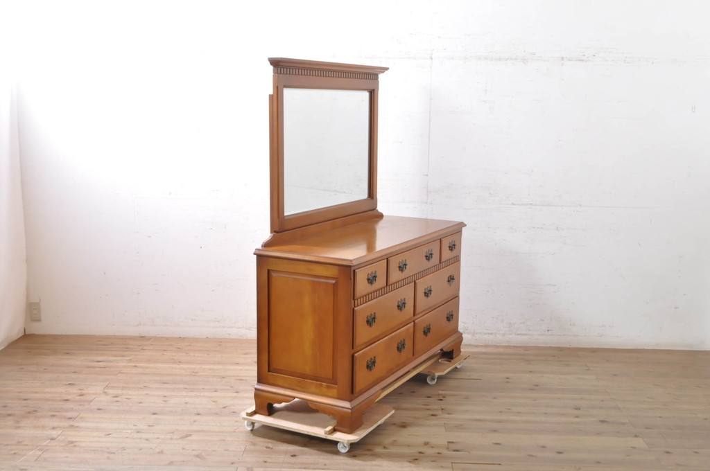中古　美品　横浜ダニエル(daniel)　アーリーアメリカンシリーズ　A-104　 A-401吊り鏡　気品漂う洗練されたデザインが魅力的なドレッサー(吊鏡、鏡台、化粧台、ミラー,ドレッシングチェスト)(定価約68万円)(R-072821)