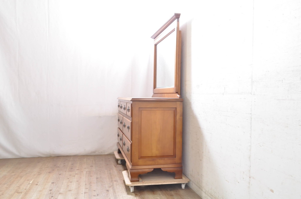 中古　美品　横浜ダニエル(daniel)　アーリーアメリカンシリーズ　A-104　 A-401吊り鏡　気品漂う洗練されたデザインが魅力的なドレッサー(吊鏡、鏡台、化粧台、ミラー,ドレッシングチェスト)(定価約68万円)(R-072821)