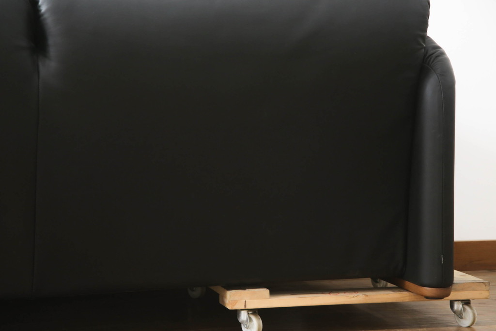 中古 極美品 短期4か月数回のみ使用!! Cassina(カッシーナ