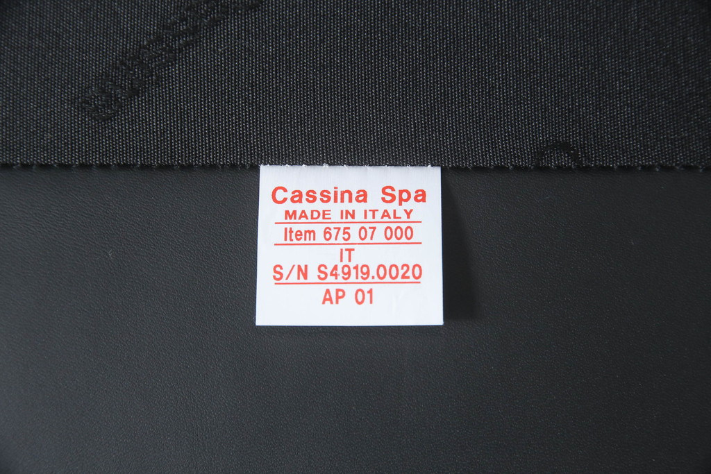 中古　極美品　短期4か月数回のみ使用!!　Cassina(カッシーナ)　MARALUNGA(マラルンガ)　本革(FZランク)　高級感ある佇まいの3人掛けワイドソファ(レザー、三人掛け、3Pワイド)(定価約284万円)(R-073331)