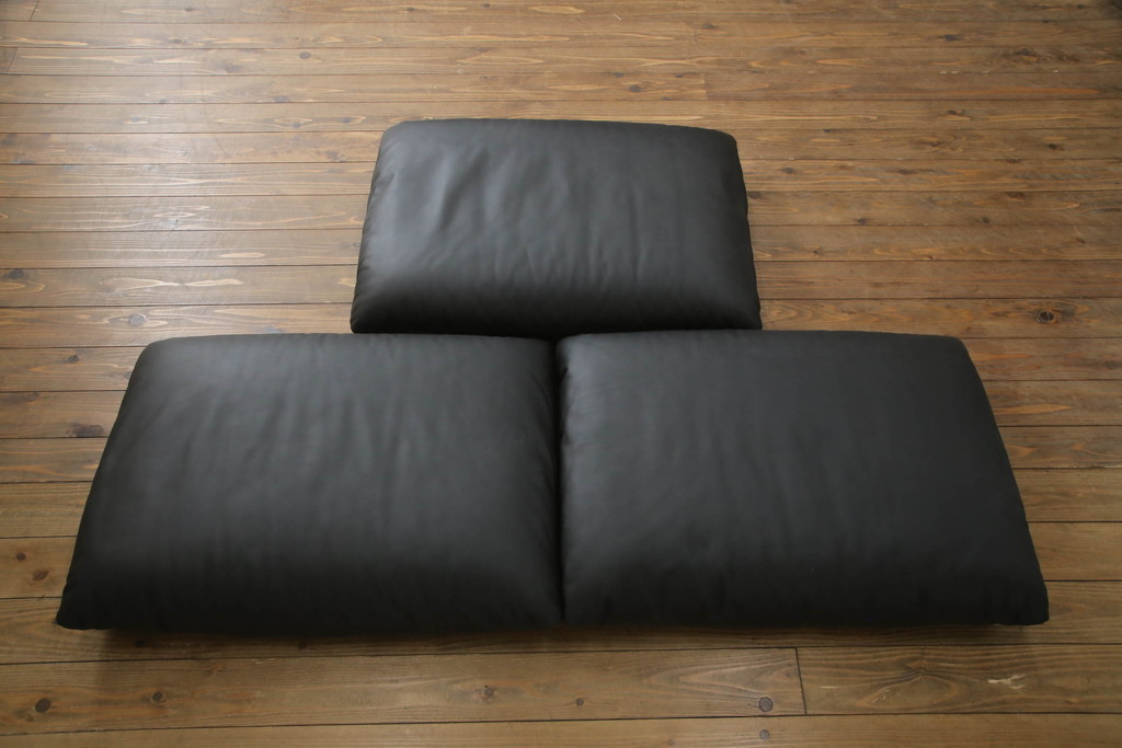 中古　極美品　短期4か月数回のみ使用!!　Cassina(カッシーナ)　MARALUNGA(マラルンガ)　本革(FZランク)　高級感ある佇まいの3人掛けワイドソファ(レザー、三人掛け、3Pワイド)(定価約284万円)(R-073331)