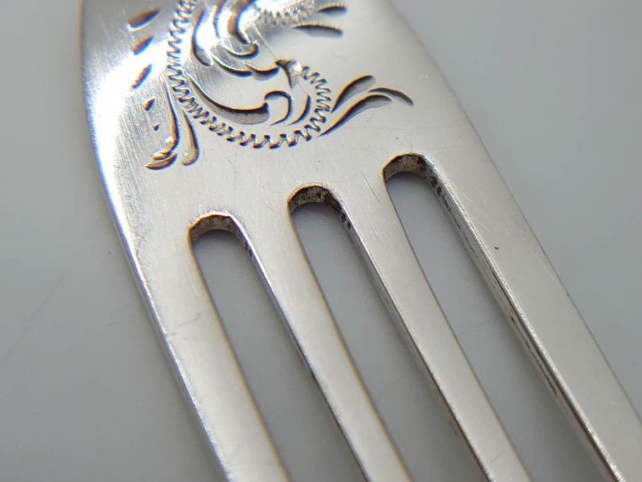 イギリスアンティーク　シルバープレート　繊細なデザインが上品な雰囲気を醸し出すフォーク&ナイフ各6本(12本セット、食器、カトラリー、箱付き、テーブルウェア)(R-073829)