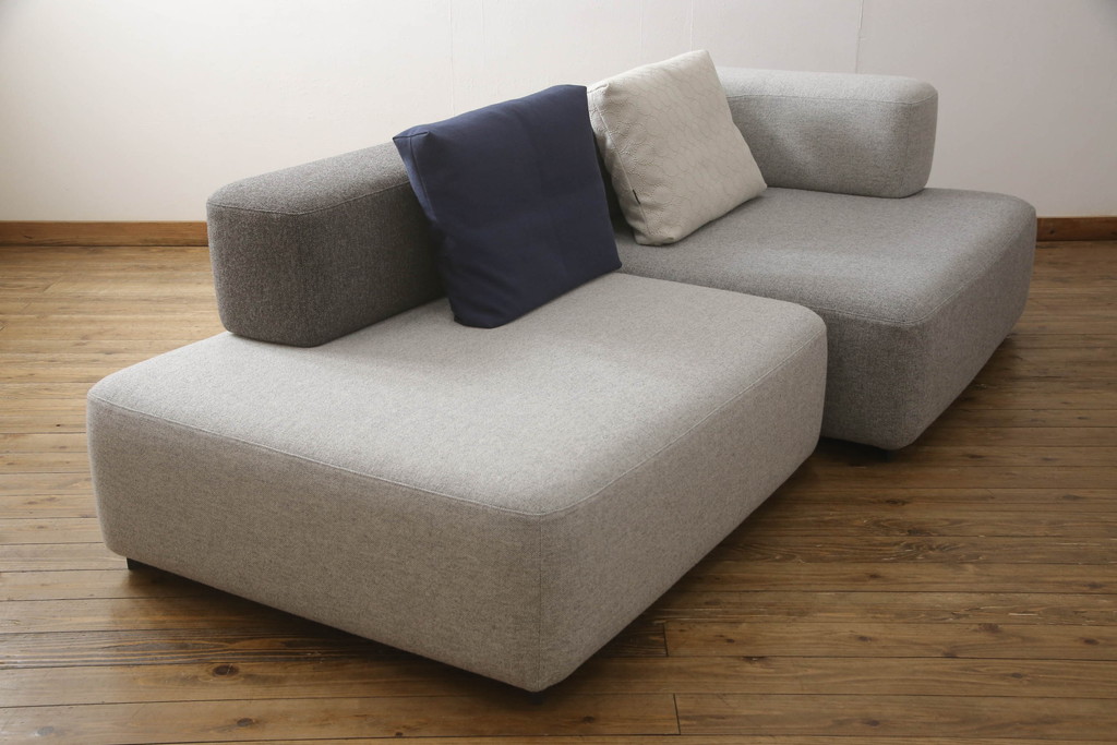 中古　極美品　FRITZ HANSEN(フリッツハンセン)　アルファベットソファシリーズ　クッション2個付き　シンプルモダンなデザインが魅力的な2人掛けソファ(2シーター、2P、二人掛け)(定価約66万円)(R-065711)