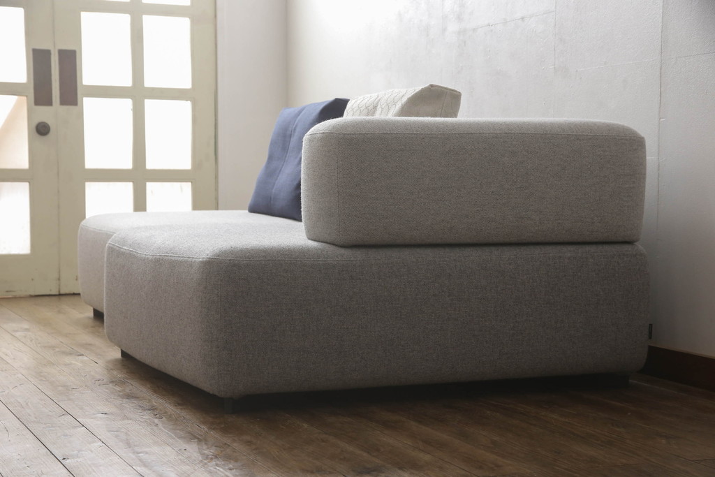 中古　極美品　FRITZ HANSEN(フリッツハンセン)　アルファベットソファシリーズ　クッション2個付き　シンプルモダンなデザインが魅力的な2人掛けソファ(2シーター、2P、二人掛け)(定価約66万円)(R-065711)