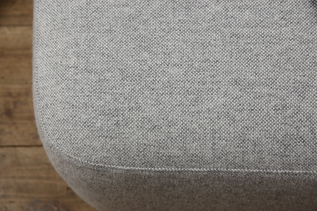 中古　極美品　FRITZ HANSEN(フリッツハンセン)　アルファベットソファシリーズ　クッション2個付き　シンプルモダンなデザインが魅力的な2人掛けソファ(2シーター、2P、二人掛け)(定価約66万円)(R-065711)