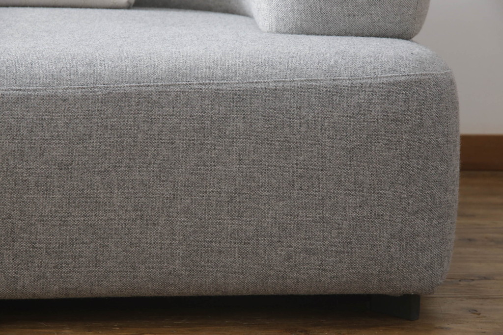 中古　極美品　FRITZ HANSEN(フリッツハンセン)　アルファベットソファシリーズ　クッション2個付き　シンプルモダンなデザインが魅力的な2人掛けソファ(2シーター、2P、二人掛け)(定価約66万円)(R-065711)