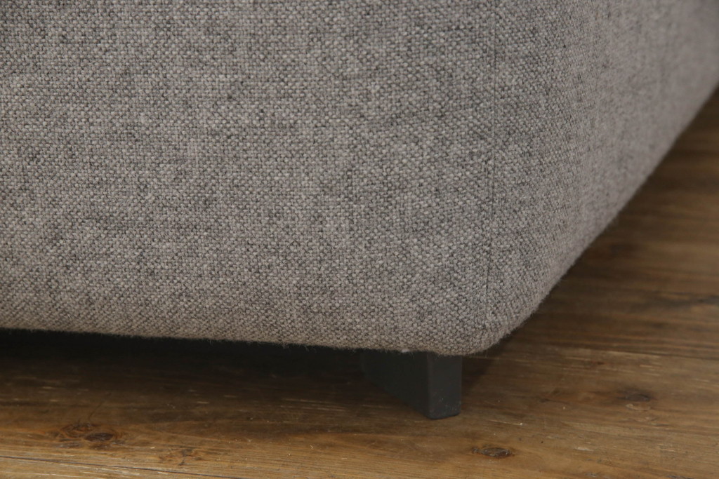 中古　極美品　FRITZ HANSEN(フリッツハンセン)　アルファベットソファシリーズ　クッション2個付き　シンプルモダンなデザインが魅力的な2人掛けソファ(2シーター、2P、二人掛け)(定価約66万円)(R-065711)