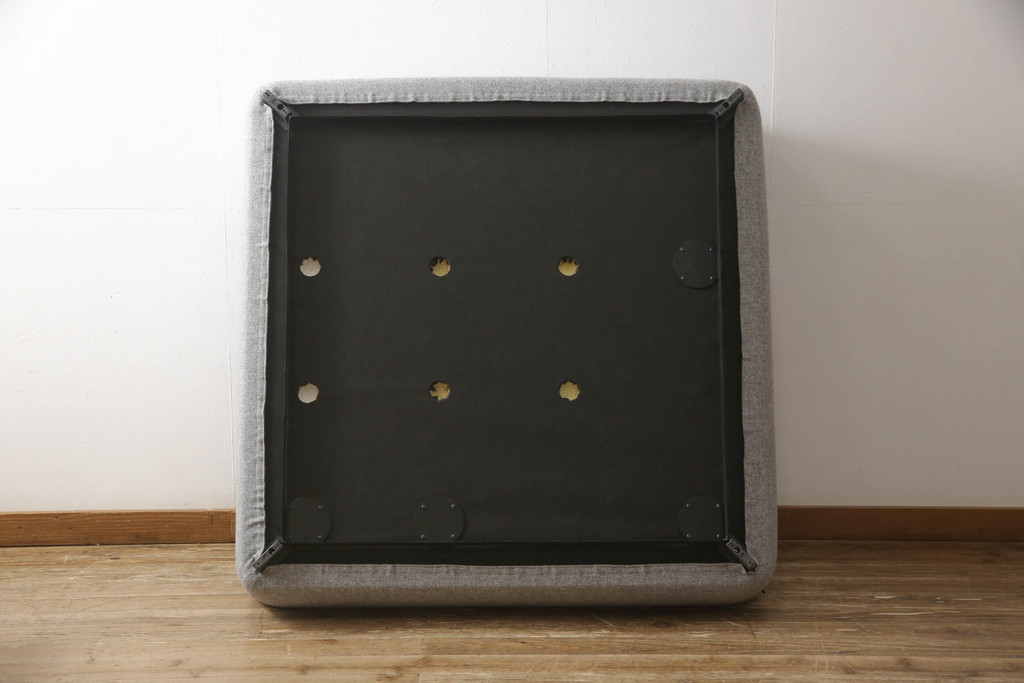 中古　極美品　FRITZ HANSEN(フリッツハンセン)　アルファベットソファシリーズ　クッション2個付き　シンプルモダンなデザインが魅力的な2人掛けソファ(2シーター、2P、二人掛け)(定価約66万円)(R-065711)