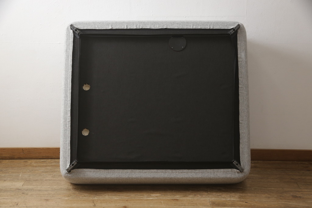中古　極美品　FRITZ HANSEN(フリッツハンセン)　アルファベットソファシリーズ　クッション2個付き　シンプルモダンなデザインが魅力的な2人掛けソファ(2シーター、2P、二人掛け)(定価約66万円)(R-065711)