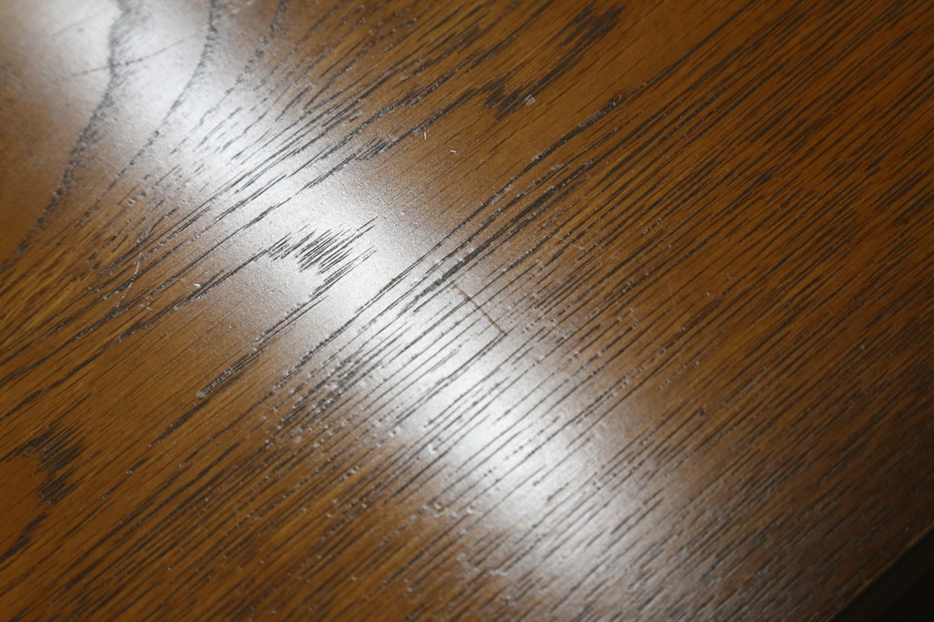 中古　IDC大塚家具取り扱い　加藤木工　Brooks(ブルックス)　サイドボード150　ナラ材　クラシカルな佇まいが美しいリビングボード(戸棚、収納棚、サイドキャビネット)(定価約32万円)(R-062203)