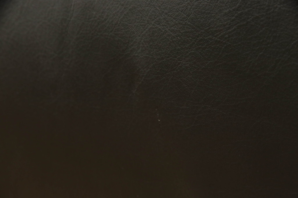 中古　美品　デセデ(de Sede)　本革　ブラック色　高級感溢れる佇まいが美しい1人掛けレザーソファ(定価約60万円)(アームチェア、一人掛けソファ、黒)(R-055748)