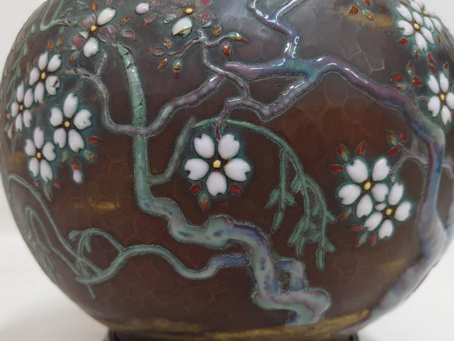 昭和七年(1932年)　帝都復興完成記念　安藤七宝店　鎚起七宝花瓶　都の春(花入、花器、桜、台座付き、共箱付き)(R-073830)