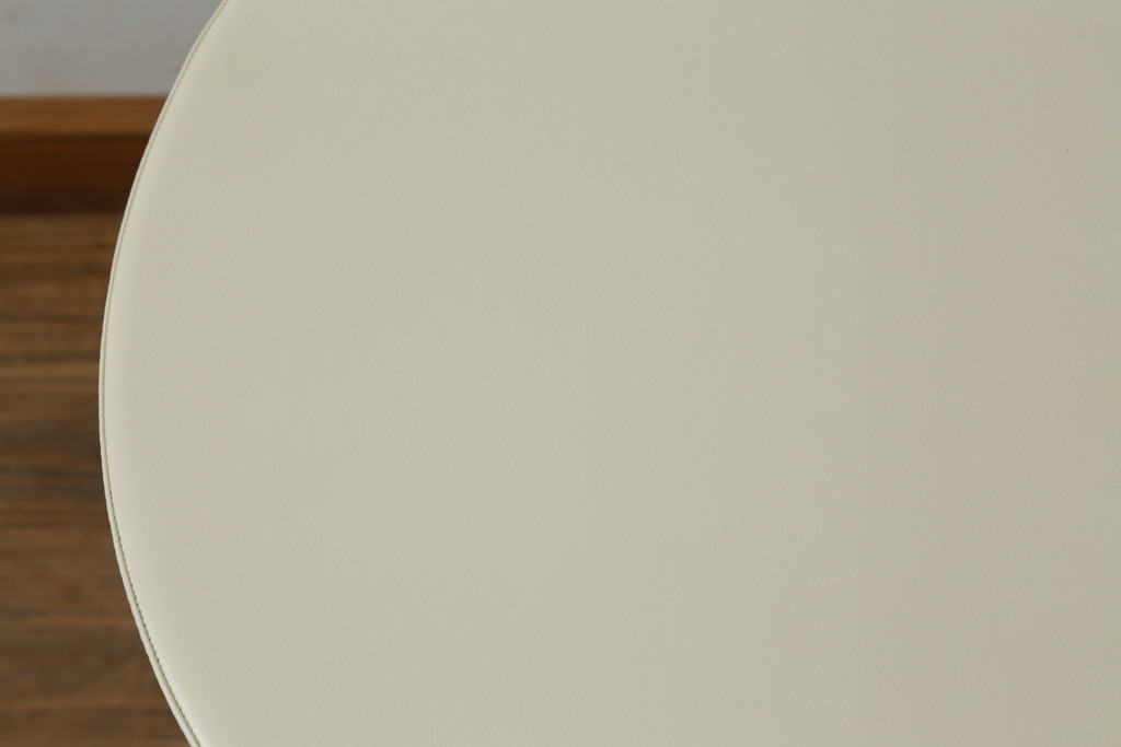 中古　美品　Poltrona Frau(ポルトローナフラウ)　Carlo Colombo(カルロ・コンボ)デザイン　TAVOLO REGOLO(タボロ レゴロ)　異素材の組み合わせがスタイリッシュな雰囲気を高めるサイドテーブル(ラウンドテーブル、コーヒーテーブル、ローテーブル)(定価約30万円)(R-059267)