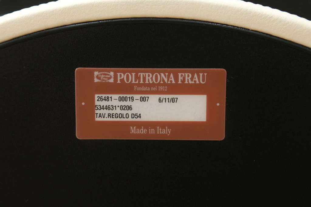 中古　美品　Poltrona Frau(ポルトローナフラウ)　Carlo Colombo(カルロ・コンボ)デザイン　TAVOLO REGOLO(タボロ レゴロ)　異素材の組み合わせがスタイリッシュな雰囲気を高めるサイドテーブル(ラウンドテーブル、コーヒーテーブル、ローテーブル)(定価約30万円)(R-059267)