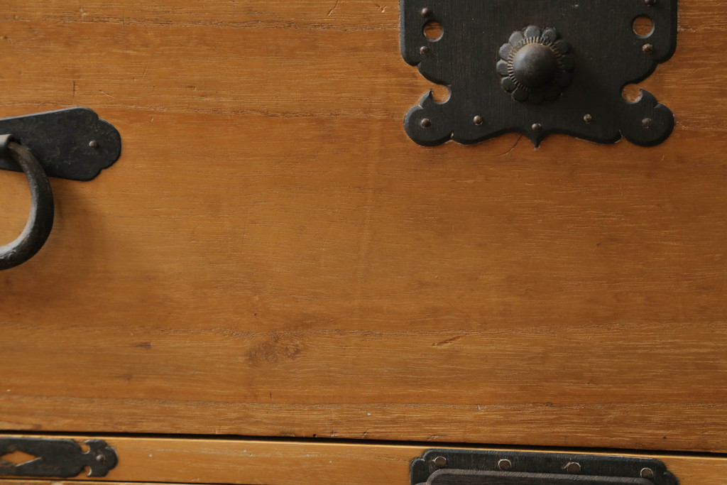 和製アンティーク　美品　前面桐材　和の雰囲気づくりにおすすめの関東衣装箪笥(時代箪笥、衣装箪笥、収納箪笥)(R-063066)