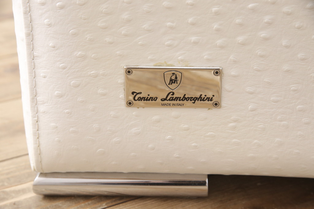 中古　展示美品　トニーノ・ランボルギーニ(Tonino Lamborghini)　白総革　オーストリッチ　クッション1個付き　清潔感のあるスタイリッシュな空間づくりに活躍する2人掛けソファ(レザー、二人掛け、2P)(定価約400万円)(R-055614)