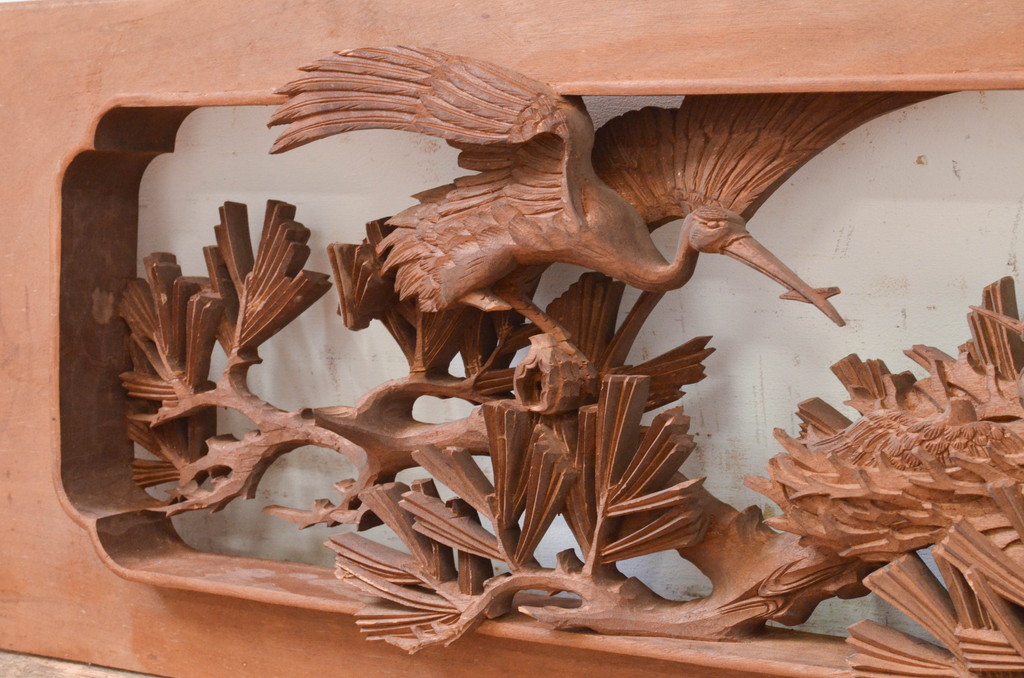 アンティーク建具　井波彫刻　躍動感ある松に鶴が美しい両面彫刻欄間1枚(明り取り、明かり取り)(R-072153)