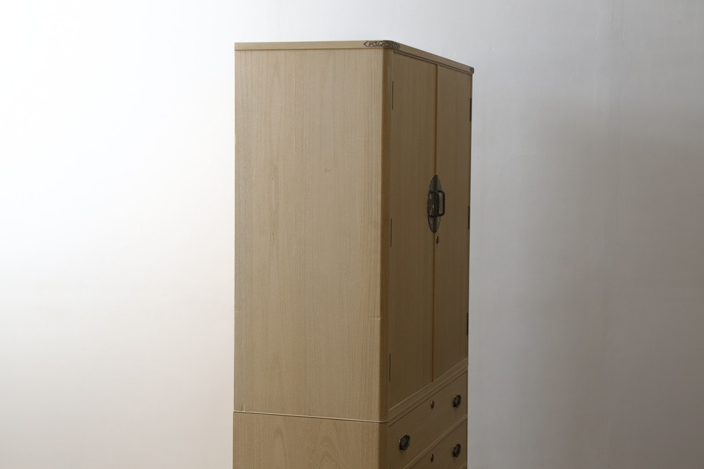 中古　美品!!　伝統工芸士　小林雄蔵作　品のある佇まいが和の雰囲気を引き立てる加茂総桐箪笥(胴丸、総桐たんす、着物箪笥、衣装箪笥、引き出し、和タンス)(定価約140万円)(R-078900)