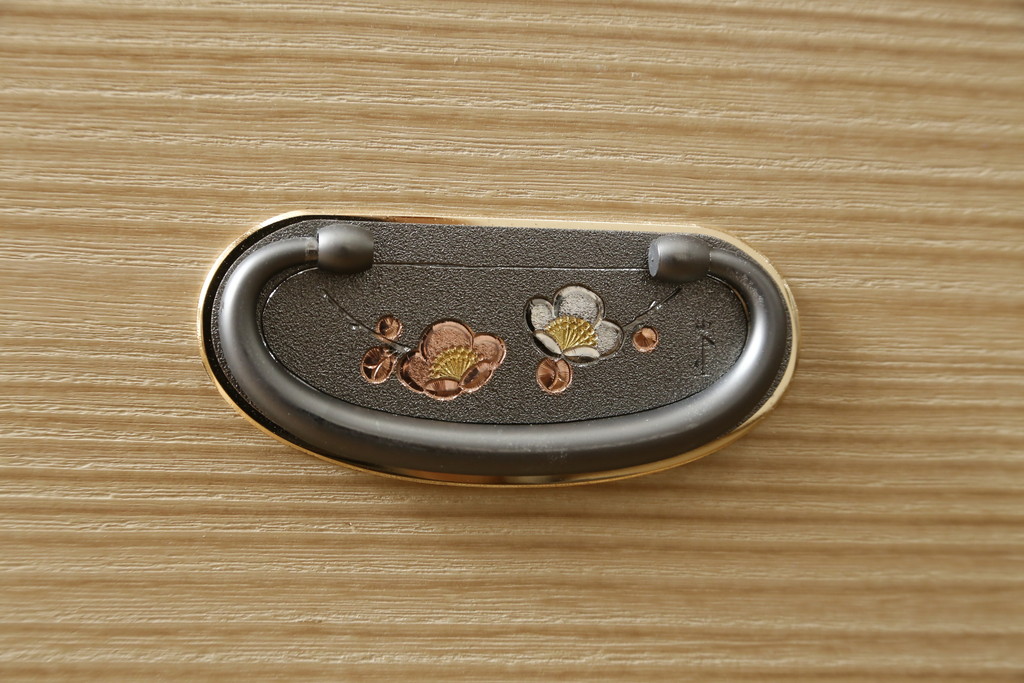 中古　美品!!　伝統工芸士　小林雄蔵作　品のある佇まいが和の雰囲気を引き立てる加茂総桐箪笥(胴丸、総桐たんす、着物箪笥、衣装箪笥、引き出し、和タンス)(定価約140万円)(R-078900)