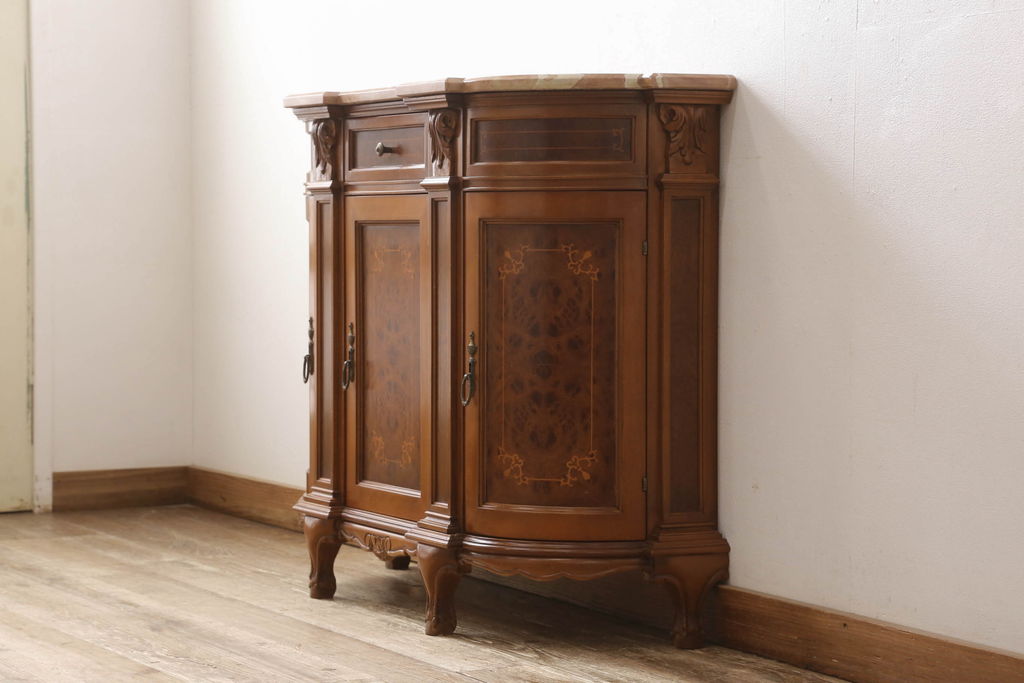 中古　イタリア　象嵌入り　バーズアイ(鳥眼杢)　一味違ったこだわりのインテリアを叶えるサイドボード(キャビネット、収納棚、戸棚)(R-057823)