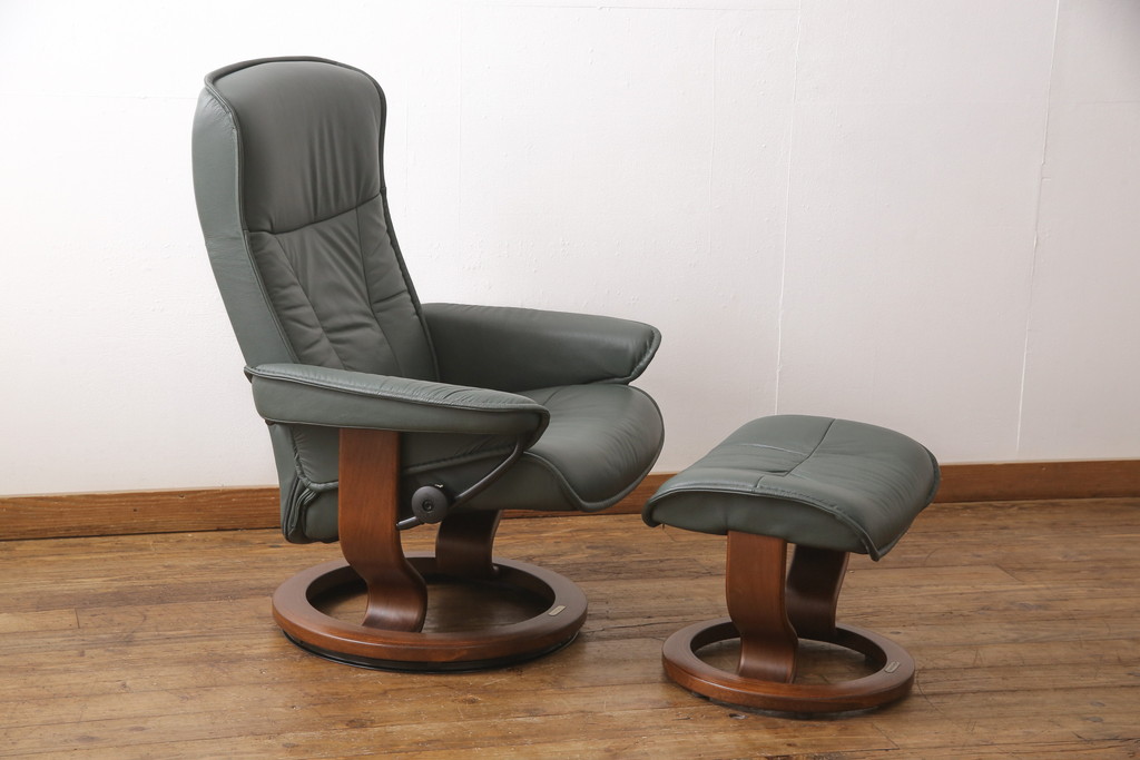 中古　美品　EKORNES(エコーネス)　本革　高級感ある佇まいが魅力的なストレスレスチェア+オットマンのセット(リクライニングチェア、アームチェア、一人掛けソファ)(R-054615)