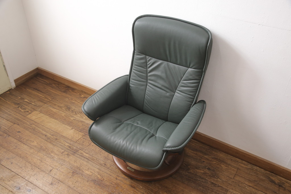 中古　美品　EKORNES(エコーネス)　本革　高級感ある佇まいが魅力的なストレスレスチェア+オットマンのセット(リクライニングチェア、アームチェア、一人掛けソファ)(R-054615)