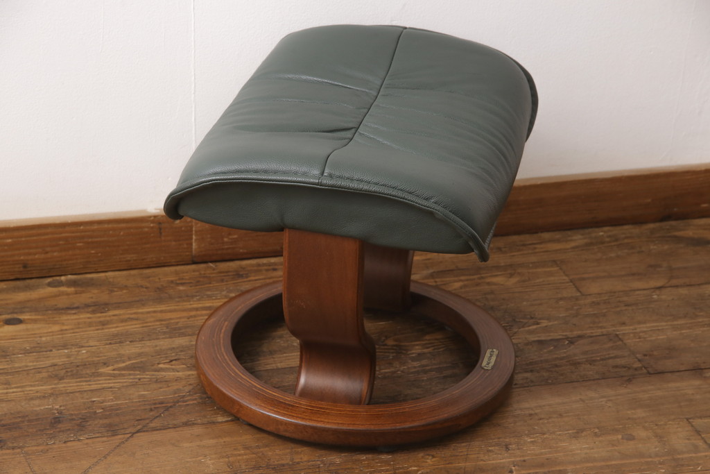 中古　美品　EKORNES(エコーネス)　本革　高級感ある佇まいが魅力的なストレスレスチェア+オットマンのセット(リクライニングチェア、アームチェア、一人掛けソファ)(R-054615)