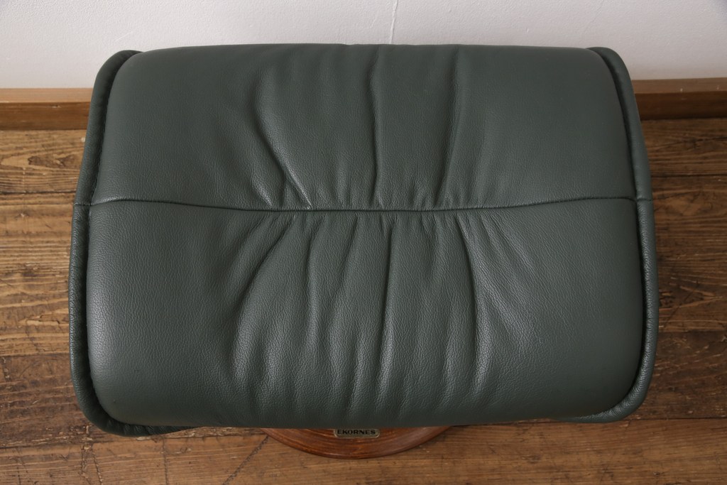 中古　美品　EKORNES(エコーネス)　本革　高級感ある佇まいが魅力的なストレスレスチェア+オットマンのセット(リクライニングチェア、アームチェア、一人掛けソファ)(R-054615)