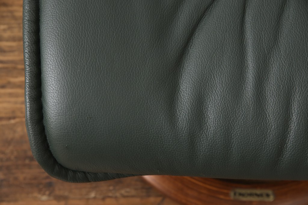 中古　美品　EKORNES(エコーネス)　本革　高級感ある佇まいが魅力的なストレスレスチェア+オットマンのセット(リクライニングチェア、アームチェア、一人掛けソファ)(R-054615)