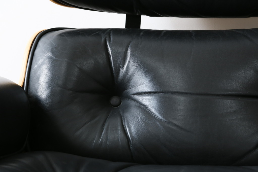 アメリカビンテージ　Hermanmiller(ハーマンミラー社)　希少!!　ローズウッド材　クラシック　身体を包み込むようなフォルムが魅力のイームズラウンジチェア&オットマン(本革、レザーチェア、椅子、イス、1人掛けソファ、1Pソファ、アームチェア、フットスツール、ヴィンテージ)(R-079269)
