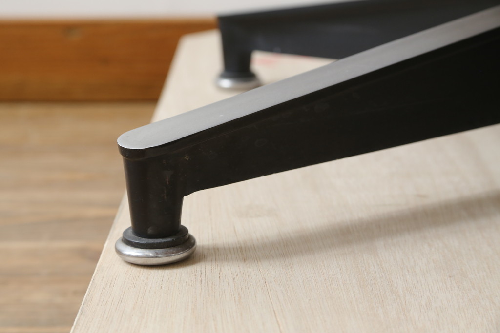 アメリカビンテージ　Hermanmiller(ハーマンミラー社)　希少!!　ローズウッド材　クラシック　身体を包み込むようなフォルムが魅力のイームズラウンジチェア&オットマン(本革、レザーチェア、椅子、イス、1人掛けソファ、1Pソファ、アームチェア、フットスツール、ヴィンテージ)(R-079269)