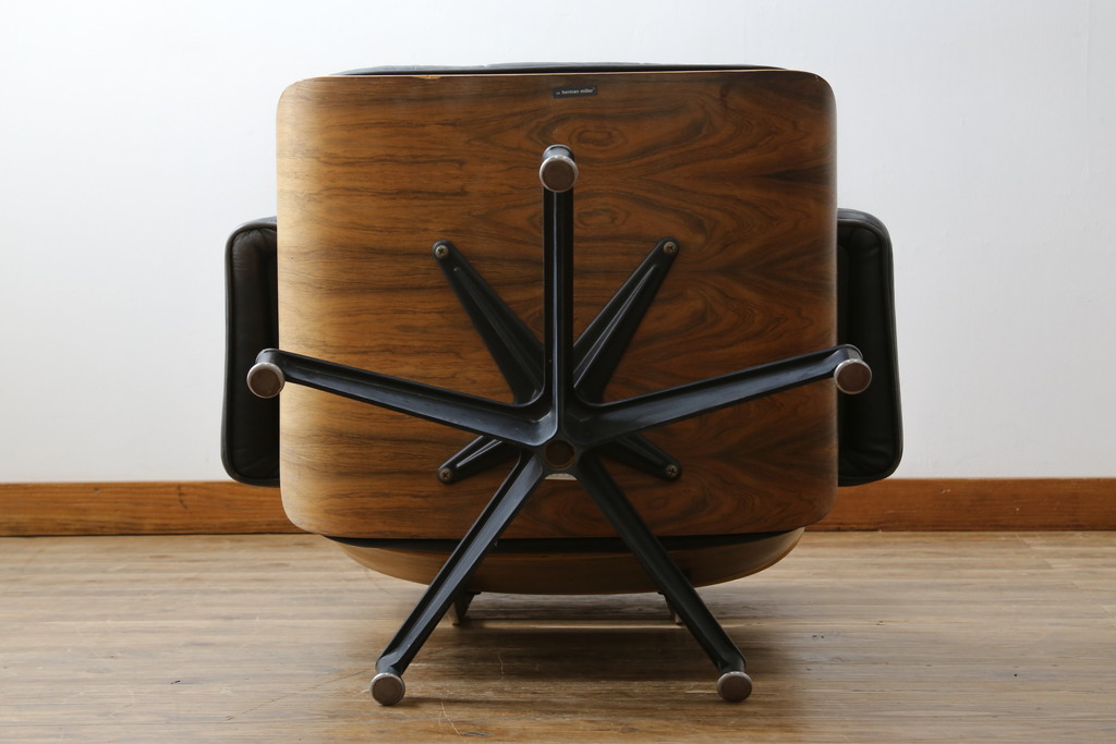 アメリカビンテージ　Hermanmiller(ハーマンミラー社)　希少!!　ローズウッド材　クラシック　身体を包み込むようなフォルムが魅力のイームズラウンジチェア&オットマン(本革、レザーチェア、椅子、イス、1人掛けソファ、1Pソファ、アームチェア、フットスツール、ヴィンテージ)(R-079269)