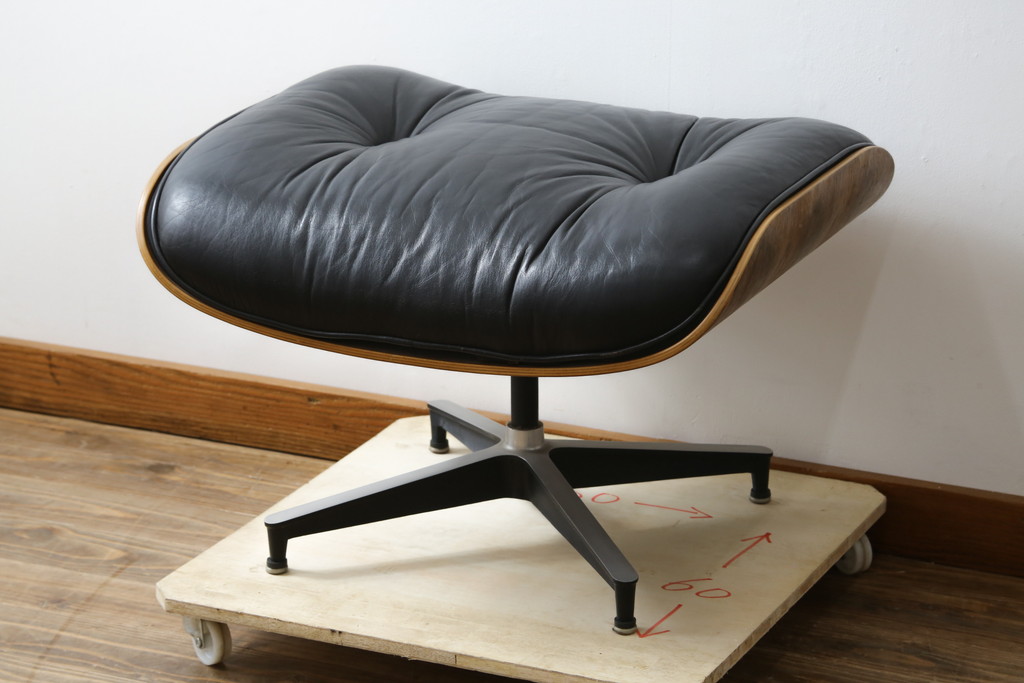 アメリカビンテージ　Hermanmiller(ハーマンミラー社)　希少!!　ローズウッド材　クラシック　身体を包み込むようなフォルムが魅力のイームズラウンジチェア&オットマン(本革、レザーチェア、椅子、イス、1人掛けソファ、1Pソファ、アームチェア、フットスツール、ヴィンテージ)(R-079269)