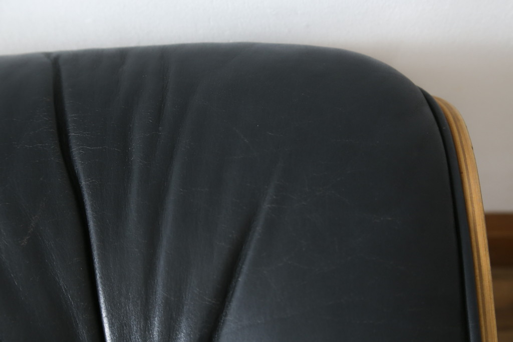アメリカビンテージ　Hermanmiller(ハーマンミラー社)　希少!!　ローズウッド材　クラシック　身体を包み込むようなフォルムが魅力のイームズラウンジチェア&オットマン(本革、レザーチェア、椅子、イス、1人掛けソファ、1Pソファ、アームチェア、フットスツール、ヴィンテージ)(R-079269)