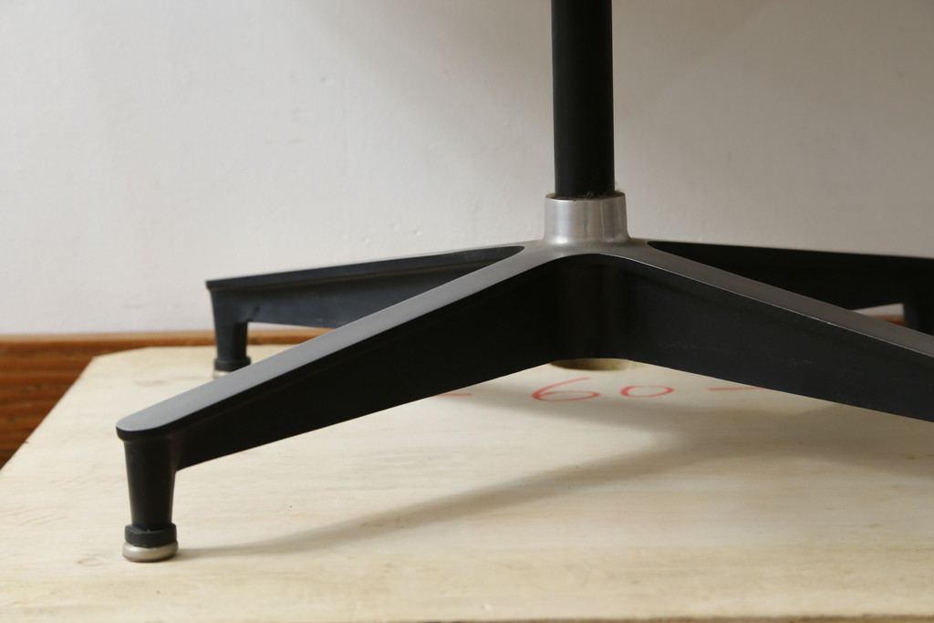 アメリカビンテージ　Hermanmiller(ハーマンミラー社)　希少!!　ローズウッド材　クラシック　身体を包み込むようなフォルムが魅力のイームズラウンジチェア&オットマン(本革、レザーチェア、椅子、イス、1人掛けソファ、1Pソファ、アームチェア、フットスツール、ヴィンテージ)(R-079269)